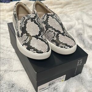 Naturalizer Marianne Snake print sneakers SZ 7.5